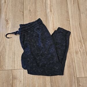 Womens Athleta joggers Sz 18